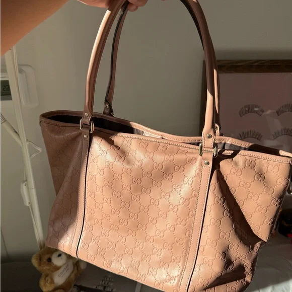 Gucci Pink Embossed GG Leather Tote - Picture 3 of 14